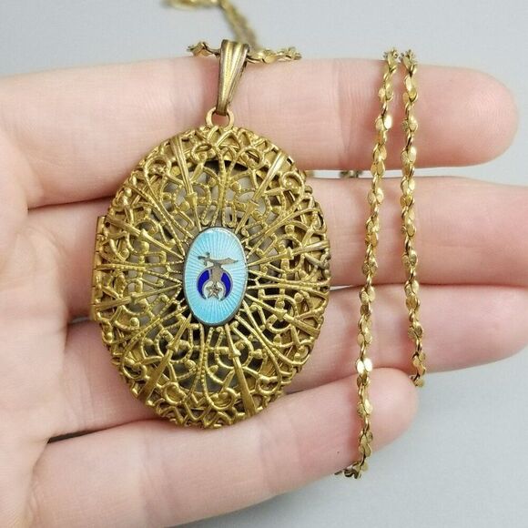 Vintage Shiners Enamel Symbol Gold Tone Filigree Oval Locket Necklace, Estate - Picture 1 of 11